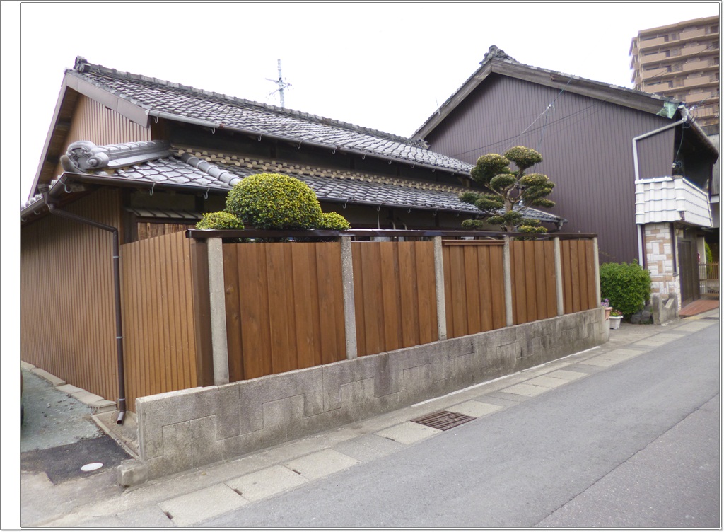 塀　トイレ　雨樋のリフォーム